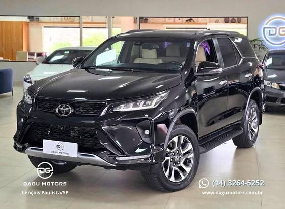 TOYOTA HILUX SW4 2.8 D-4D TURBO DIESEL DIAMOND 7L 4X4 AUTOMÁTICO